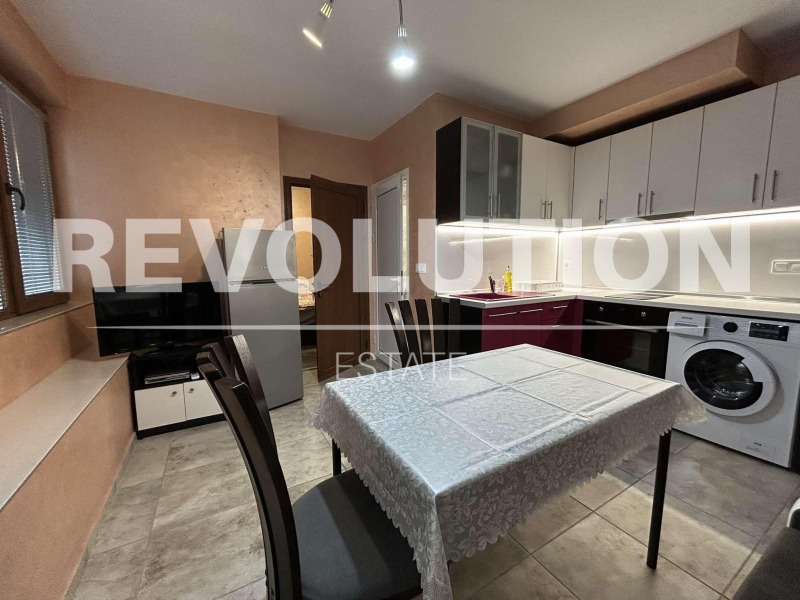 Дава под нем  2-стаен, град Варна, Колхозен пазар •  390 EUR • ID 72874357 — holmes.bg - [1] 