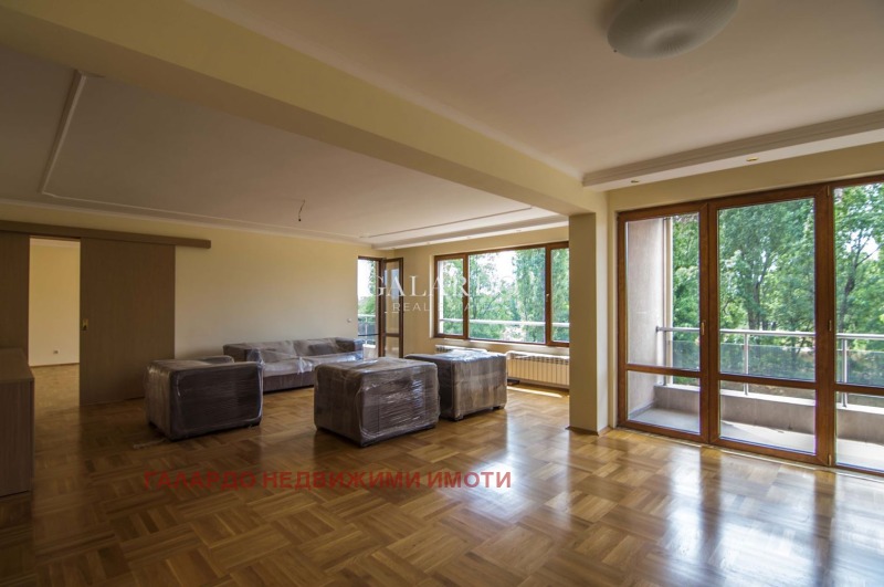 Дава под Наем МНОГОСТАЕН в град София, Гео Милев - 300 кв.м / 1 600 € » 3 129.33 лв., ГАЛАРДО НЕДВИЖИМИ ИМОТИ