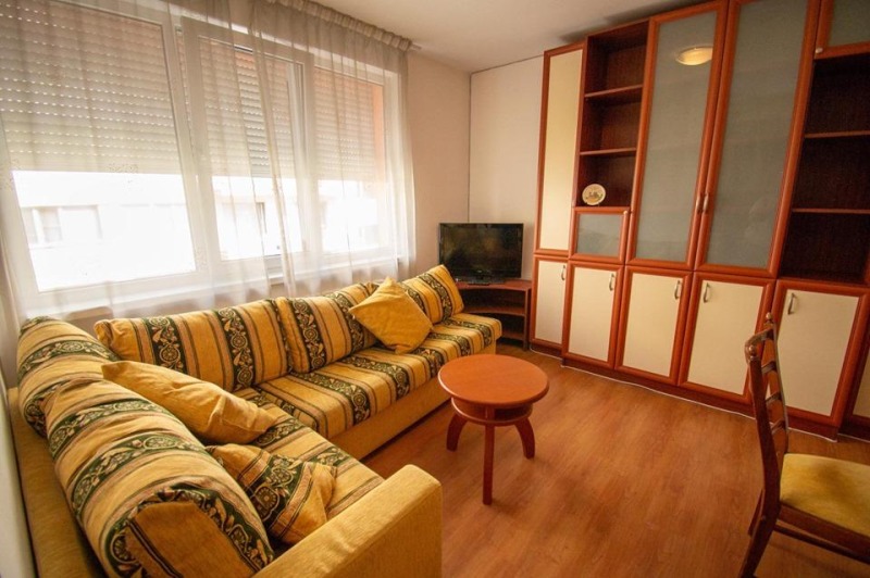 Издаје се  1 спаваћа соба Софија , Студентски град , 60 м2 | 88999075