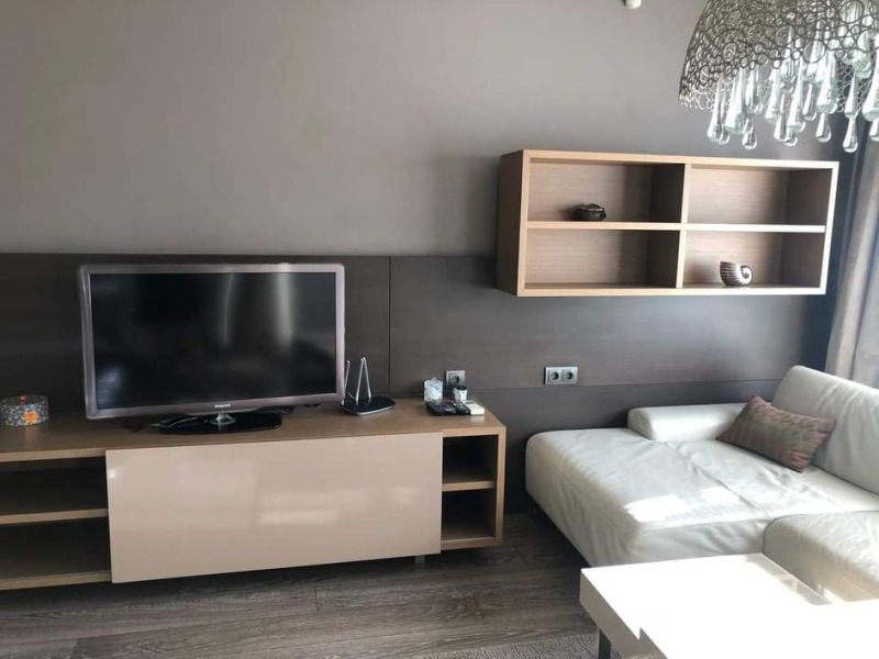 Издаје се  1 спаваћа соба Софија , Центар , 125 м2 | 64602598 - слика [3]