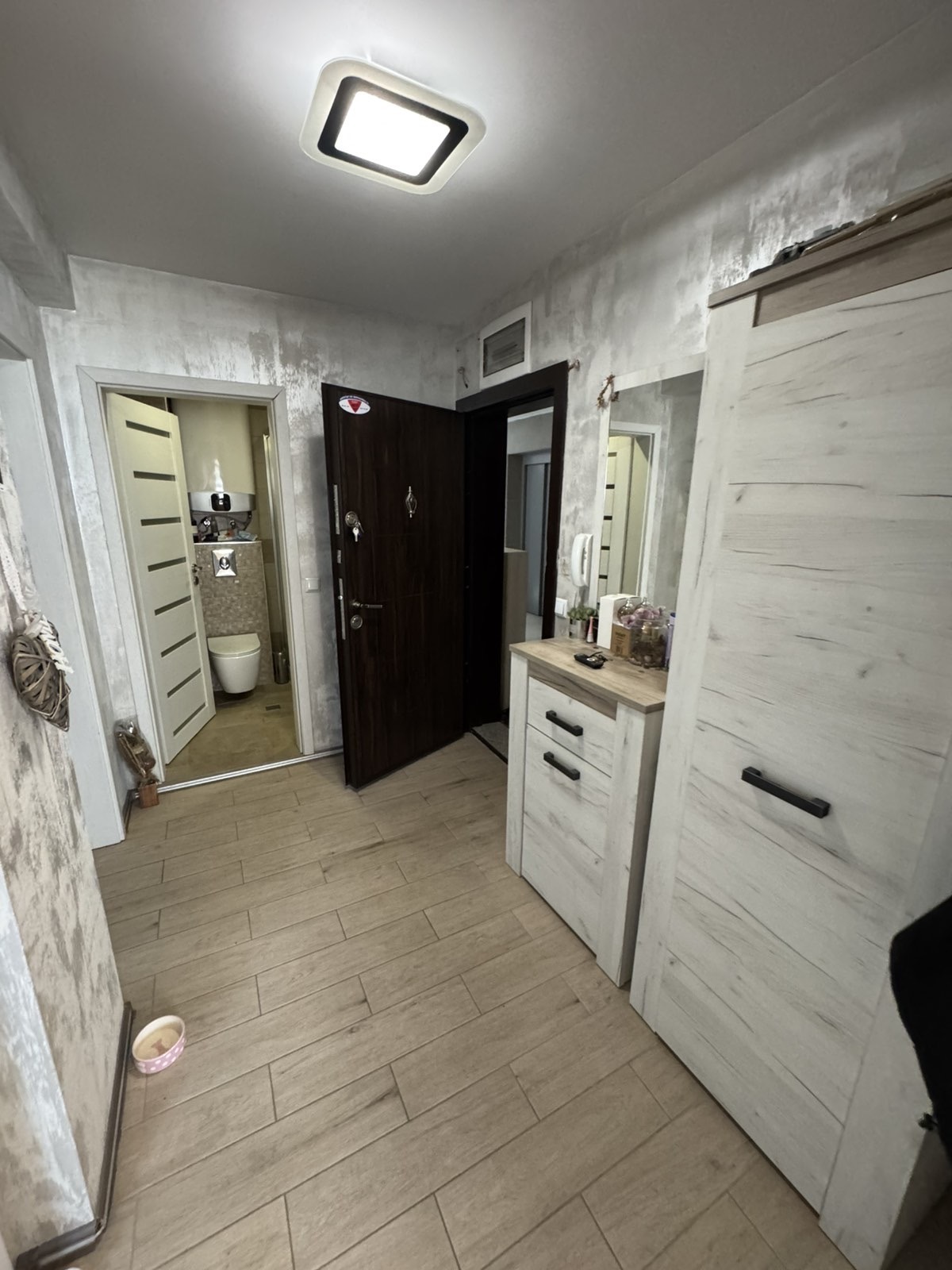 Дава под наем 3-СТАЕН, гр. Шумен, 2-ри корпус, снимка 2 - Апартаменти - 55661893