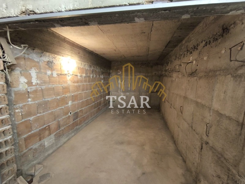 Дава под Наем ГАРАЖ в град Велико Търново, Център - 18 кв.м / 90 € » 176.02 лв., ЦАР ЕСТЕЙТС