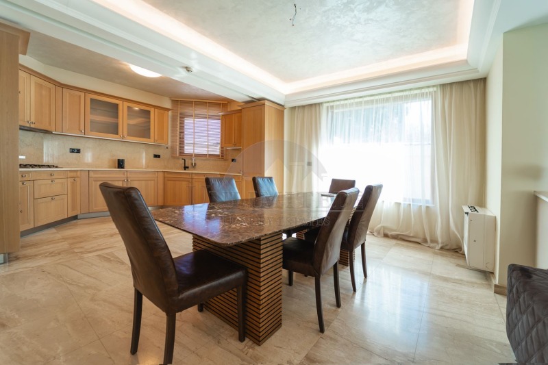 Издаје се  Кућа Софија , Драгалевци , 260 м2 | 30935410 - слика [11]