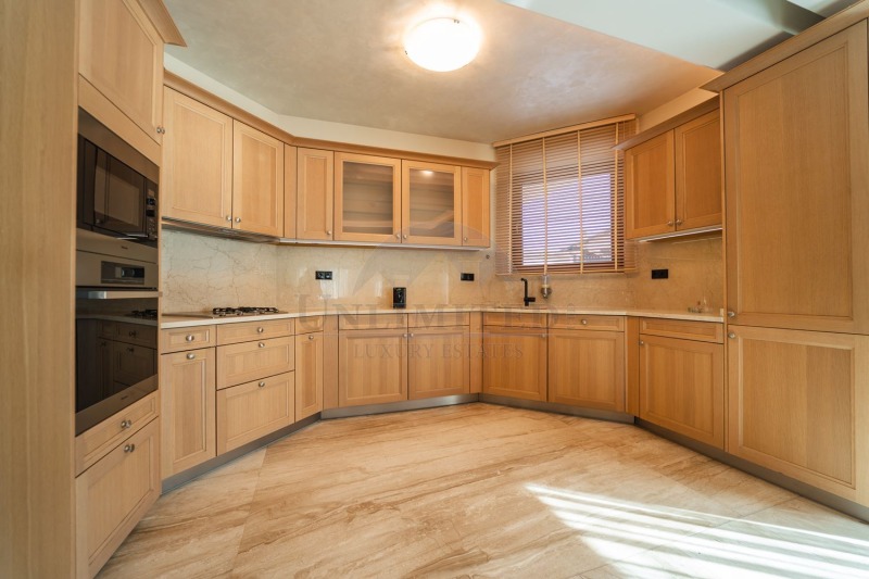 Издаје се  Кућа Софија , Драгалевци , 260 м2 | 30935410 - слика [12]