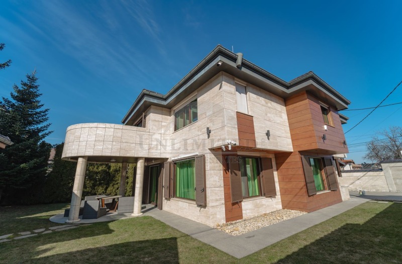 Издаје се  Кућа Софија , Драгалевци , 260 м2 | 30935410