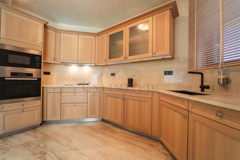 Издаје се  Кућа Софија , Драгалевци , 260 м2 | 30935410 - слика [13]