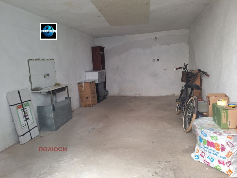 Дава под Наем ГАРАЖ в град София, Докторски паметник - 24 кв.м / 200 € » 391.17 лв., ПОЛЮСИ