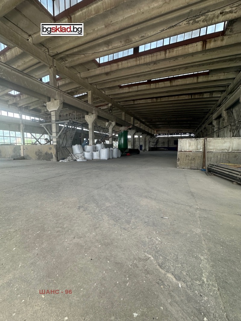 För uthyrning  Industribyggnad region Sofia , Ihtiman , 3500 kvm | 89785464 - bild [2]