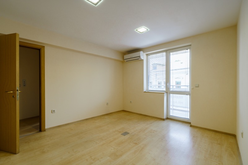 Дава под Наем ОФИС в град Русе, Център - 53 кв.м / 318 € » 621.95 лв., СТРОЙТЕХНИКА МАНЕВ ЕООД