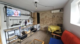 1 quarto Sportna zala, Varna