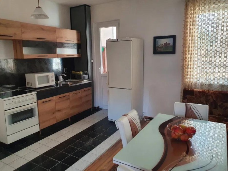 Под наем 3-СТАЕН, град Пловдив, Кючук Париж • 460 € / 899.68 лв. • 86144549 1