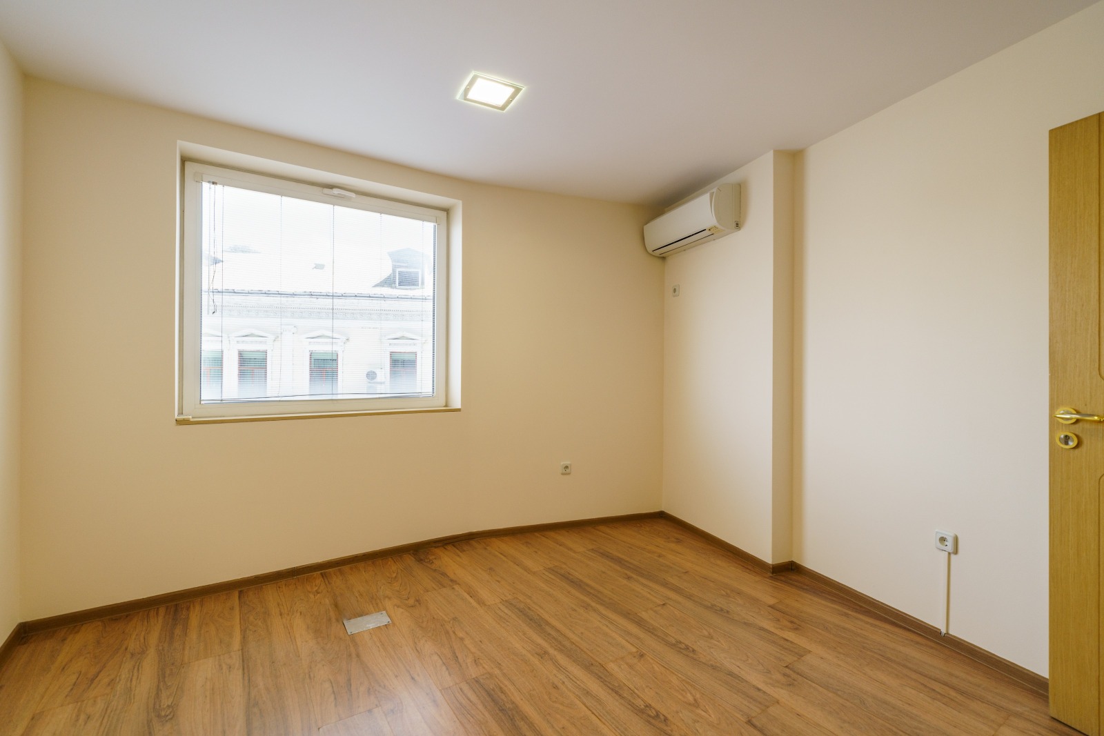 Дава под наем ОФИС, гр. Русе, Център, снимка 2 - Офиси - 52644966