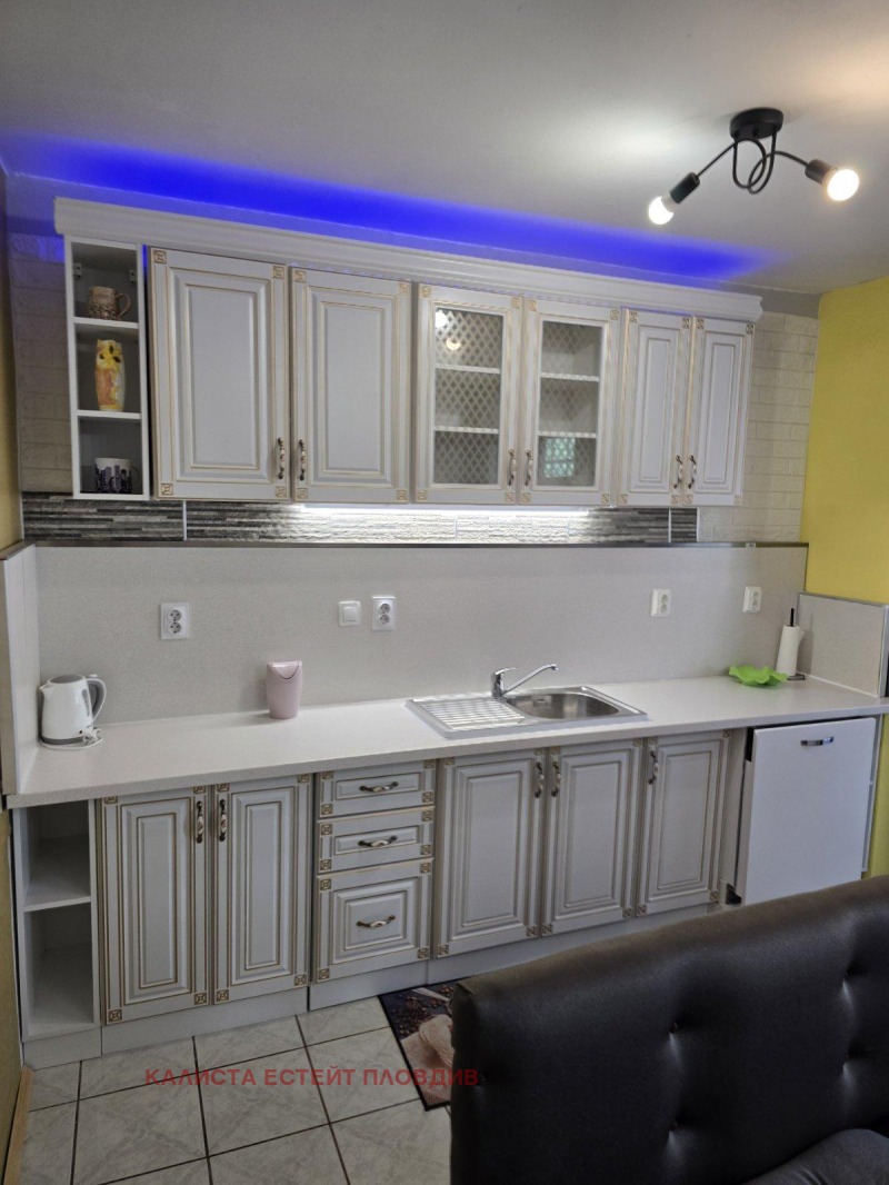 Te huur  2 slaapkamers Plovdiv , Kjutsjuk Parizj , 96 m² | 12642051