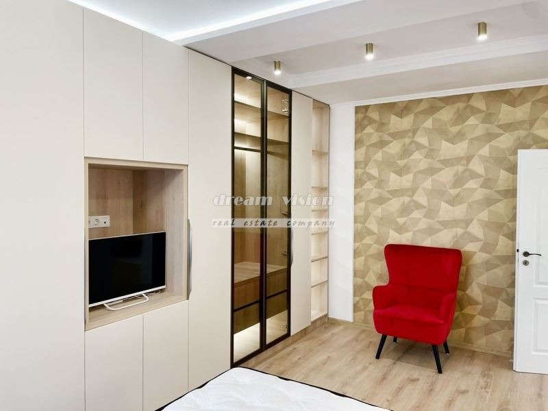 Zu vermieten  3 Schlafzimmer Sofia , Zentar , 115 qm | 11688685 - Bild [10]