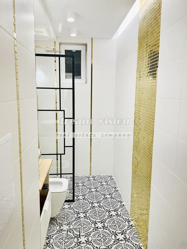 Zu vermieten  3 Schlafzimmer Sofia , Zentar , 115 qm | 11688685 - Bild [11]