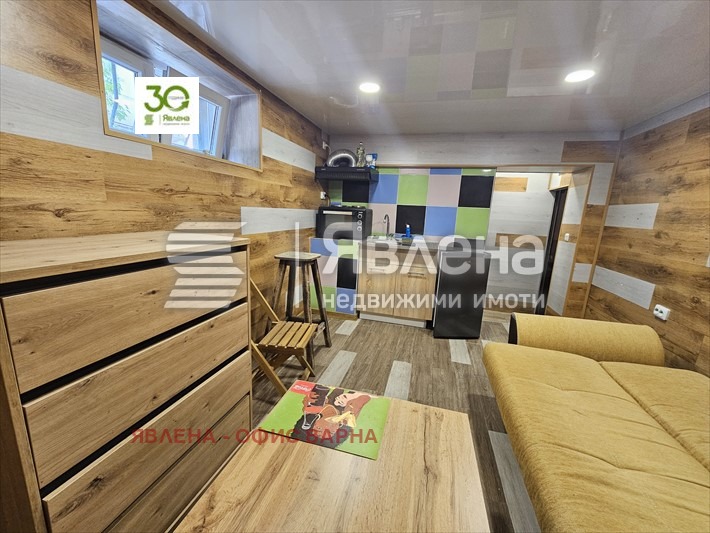 Дава под нем  1-стаен, град Варна, Гръцка махала •  250 € • ID 87617398 — holmes.bg - [1] 