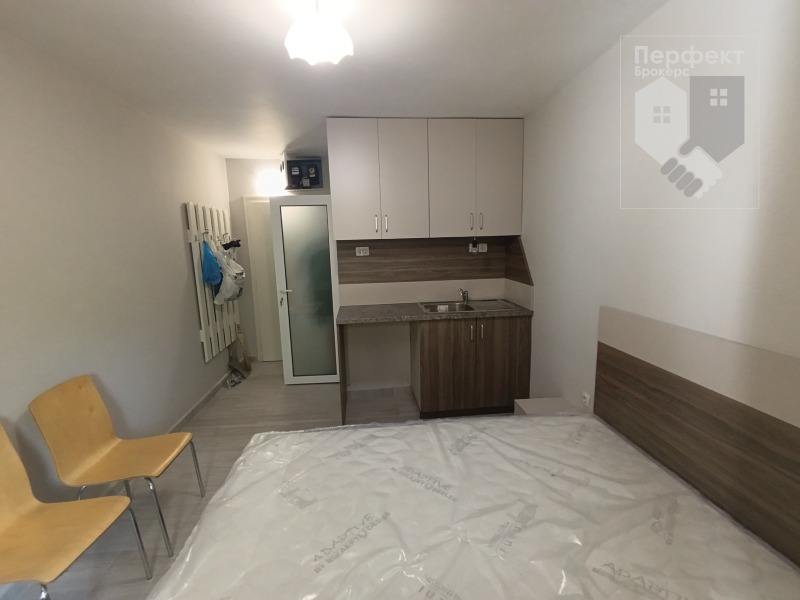De inchiriat  Cameră Velico Târnovo , Țentâr , 13 mp | 46403449 - imagine [2]