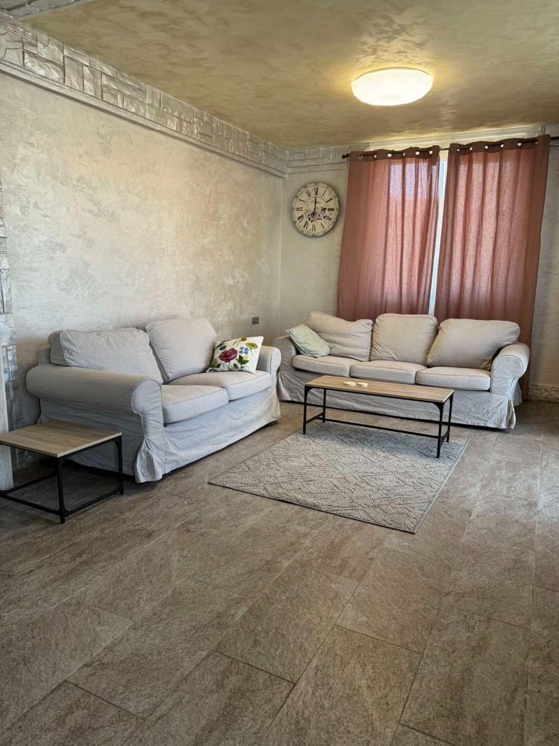 Para alugar  Casa região Sófia , Bojurichtche , 80 m² | 19801640 - imagem [2]
