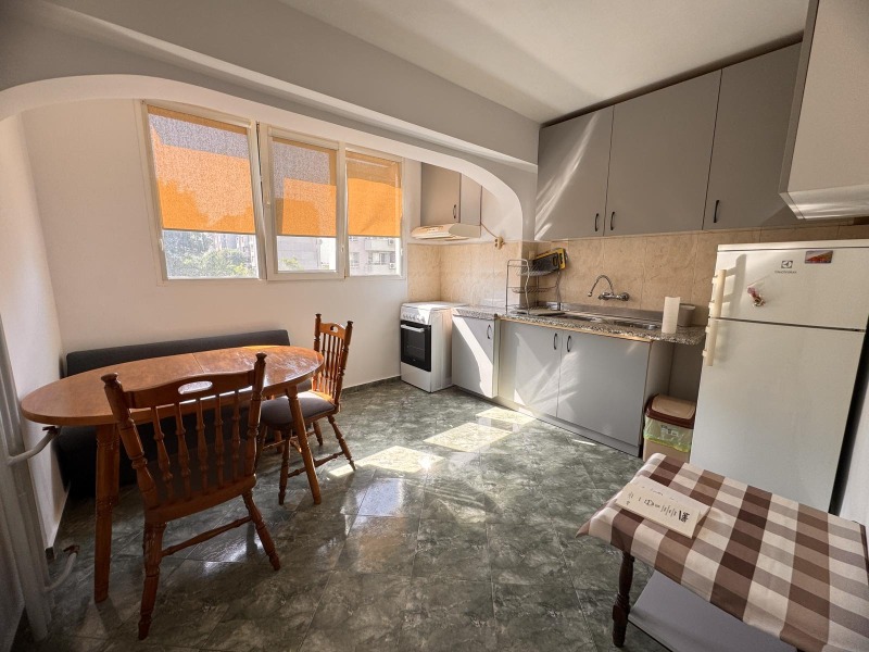 Zu vermieten  2 Schlafzimmer Burgas , Slawejkow , 75 qm | 73173935