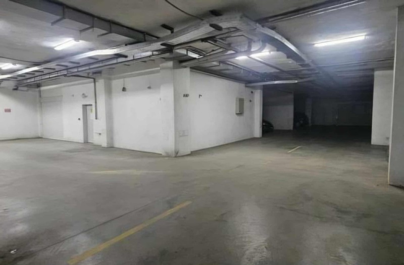 Под наем ГАРАЖ, ПАРКОМЯСТО, град Кърджали, Център • 120 лв. / 61.36 € • 15908938 1