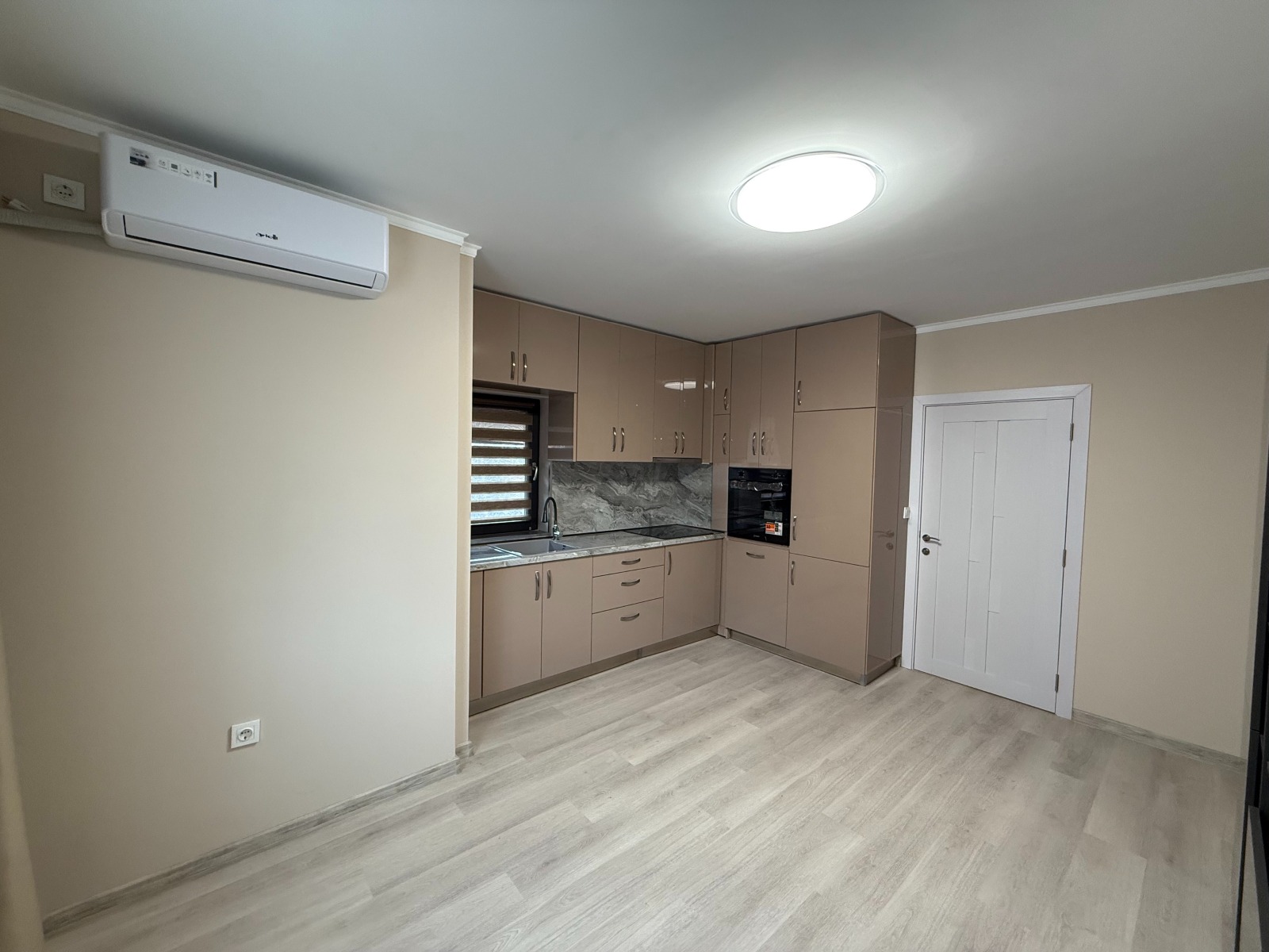 Дава под наем 2-СТАЕН, гр. Търговище, Вароша, снимка 3 - Апартаменти - 53855025