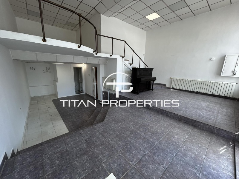 Дава под нем  Магазин, град Варна, Колхозен пазар •  475 EUR • ID 46694348 — holmes.bg - [1] 