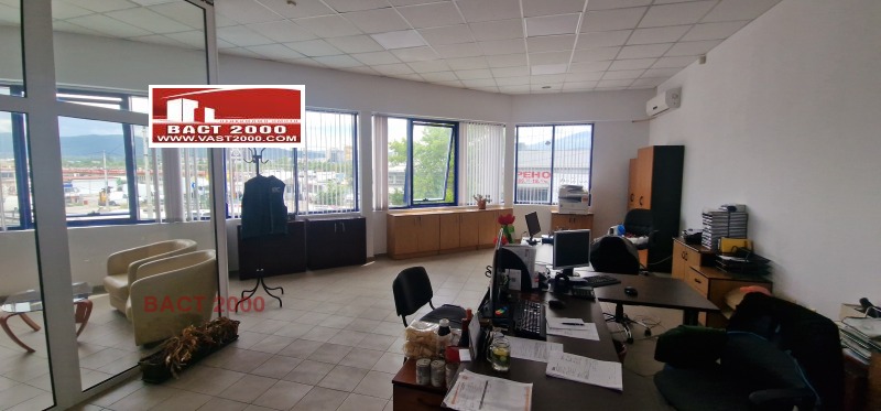 Дава под Наем СКЛАД в град София, НПЗ Искър - 1000 кв.м / 5 000 € » 9 779.15 лв., ВАСТ 2000
