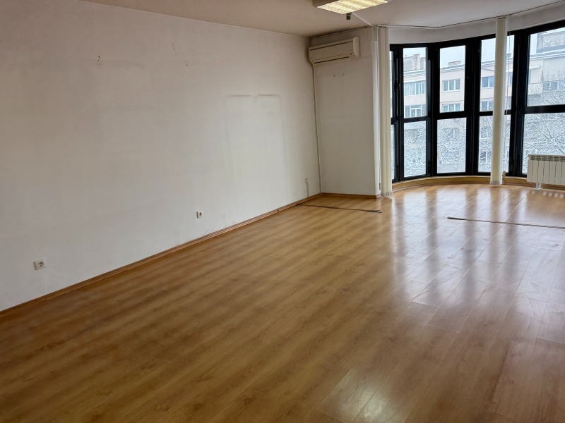 Дава под Наем ОФИС в град София, Иван Вазов - 160 кв.м / 1 750 € » 3 422.70 лв., ГЛОБЪЛ СЪРВИСИЗ ООД