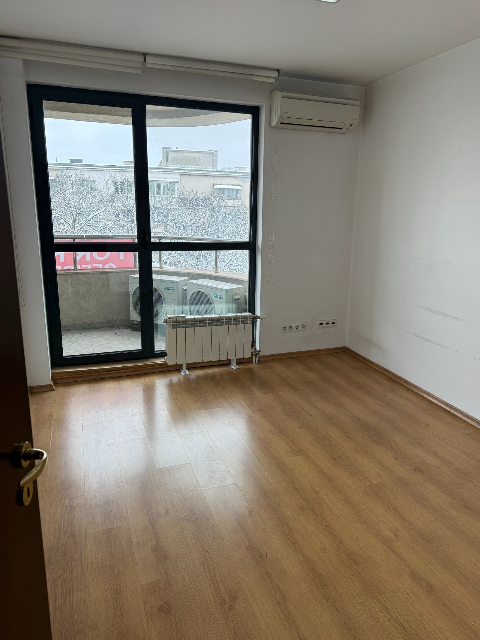 Дава под наем ОФИС, гр. София, Иван Вазов, снимка 2 - Офиси - 53586627