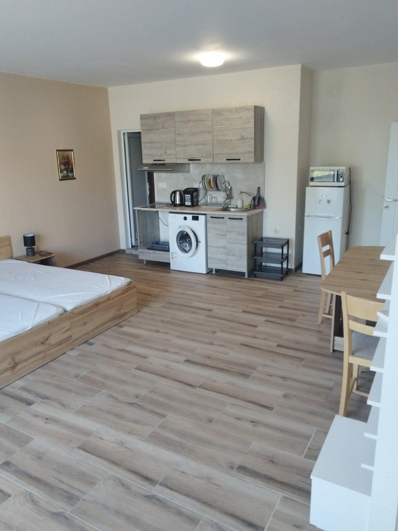 Дава под нем  1-стаен, град Пловдив, Беломорски •  300 EUR • ID 97425691 — holmes.bg - [1] 