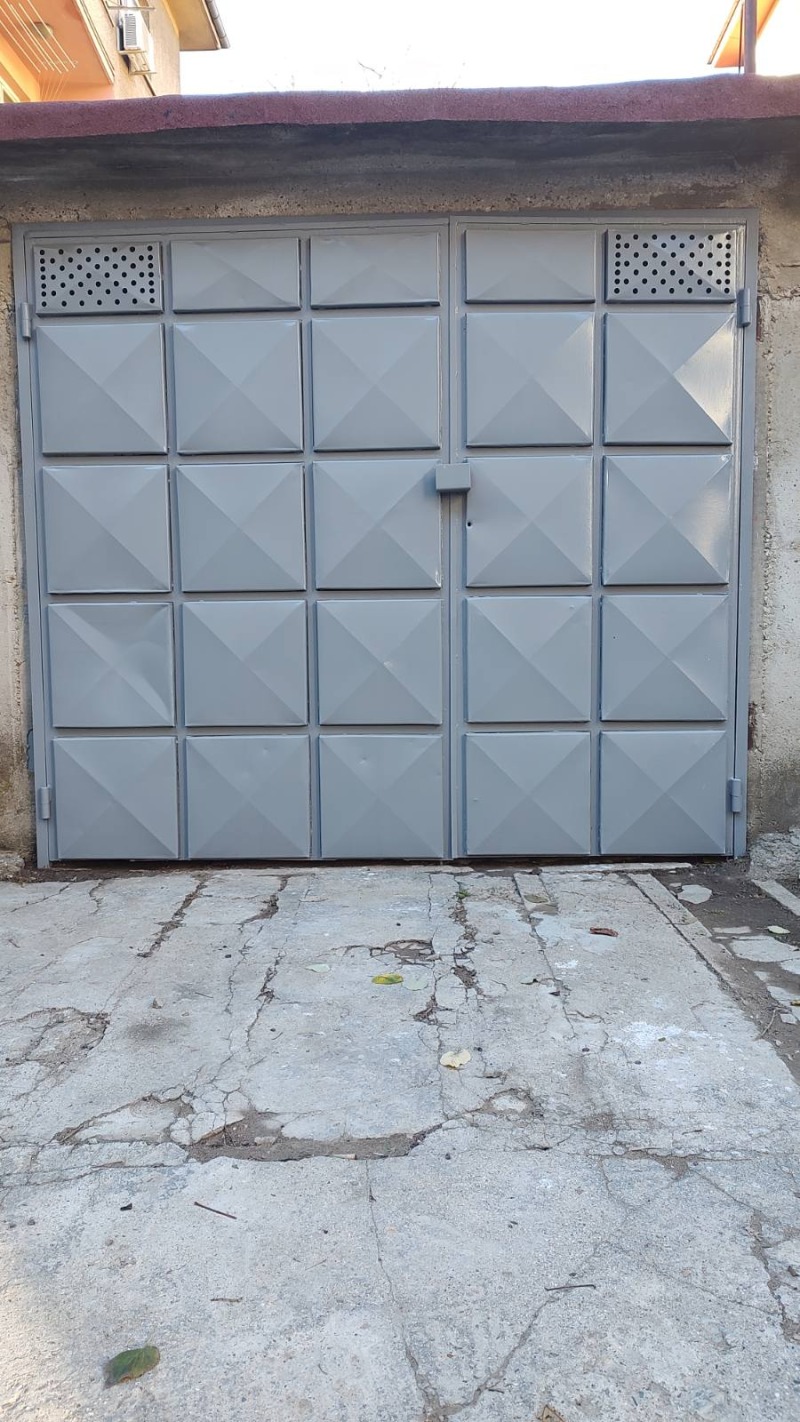 Дава под наем ГАРАЖ, ПАРКОМЯСТО, гр. Казанлък, област Стара Загора