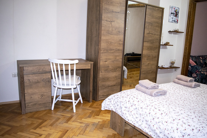 En renta  Estudio Sofia , Tsentar , 50 metros cuadrados | 38508888