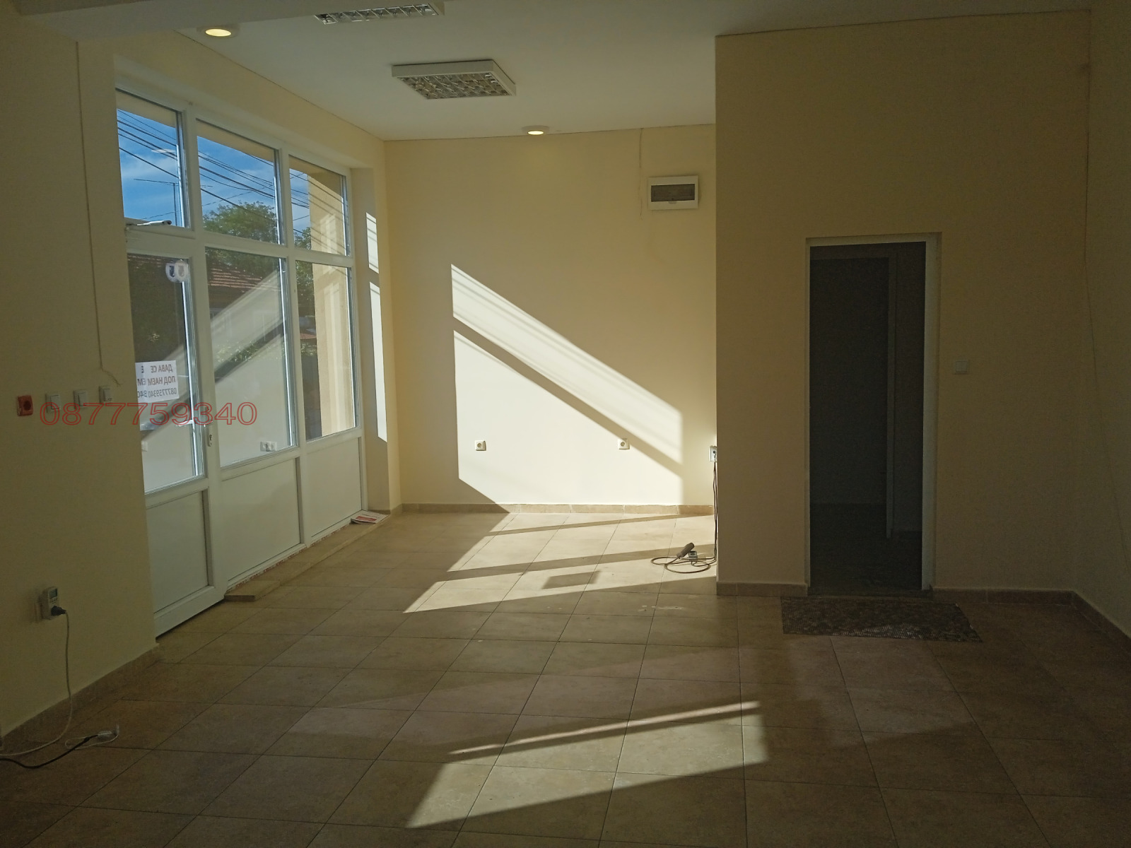 Дава под наем МАГАЗИН, гр. Русе, Родина 3, снимка 2 - Магазини - 53737248