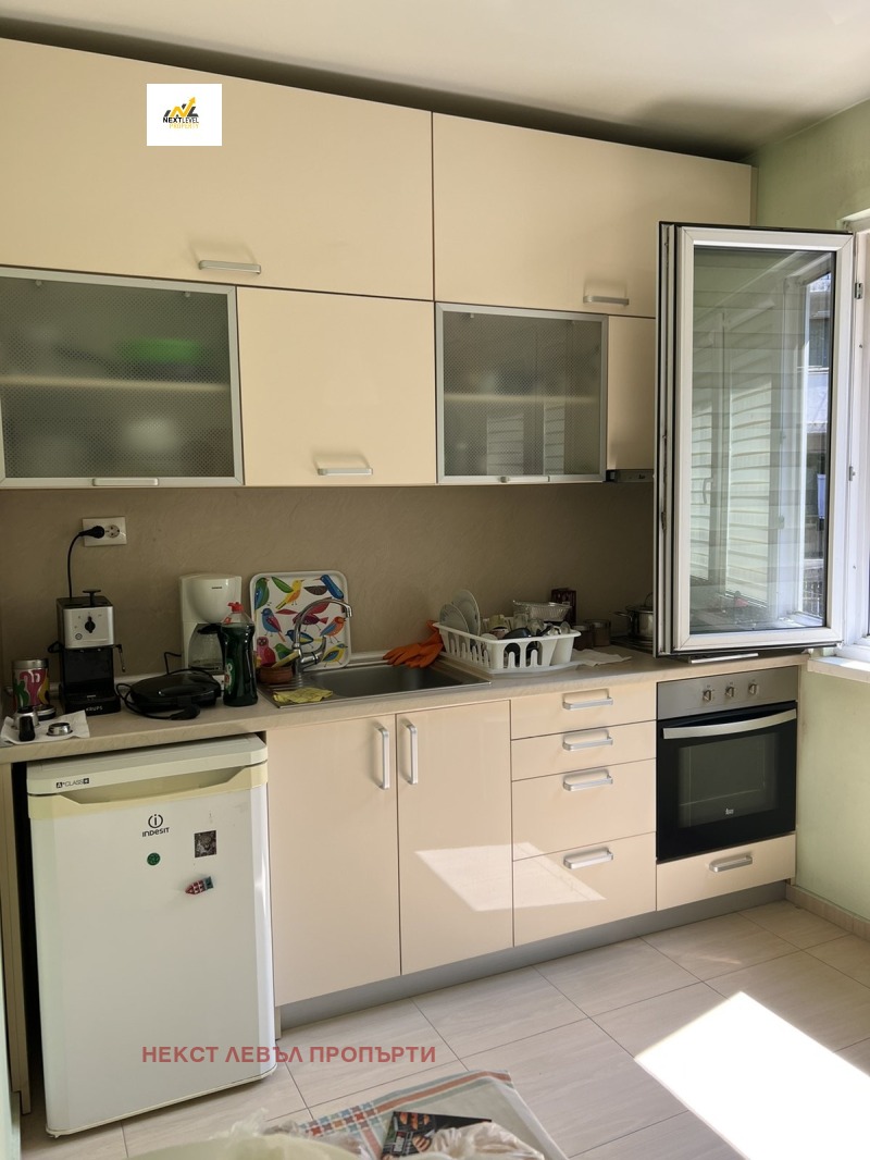 Zu vermieten  2 Schlafzimmer Sofia , Medizinska akademija , 76 qm | 73008546