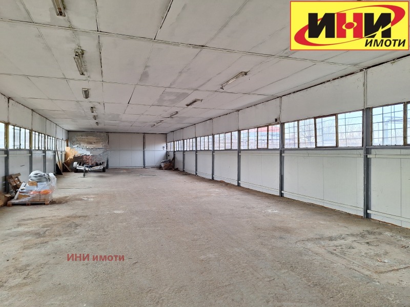 Дава под Наем СКЛАД в град Русе, Промишлена зона - Запад - 300 кв.м / 460.16 € » 900 лв., ИНИ ИМОТИ