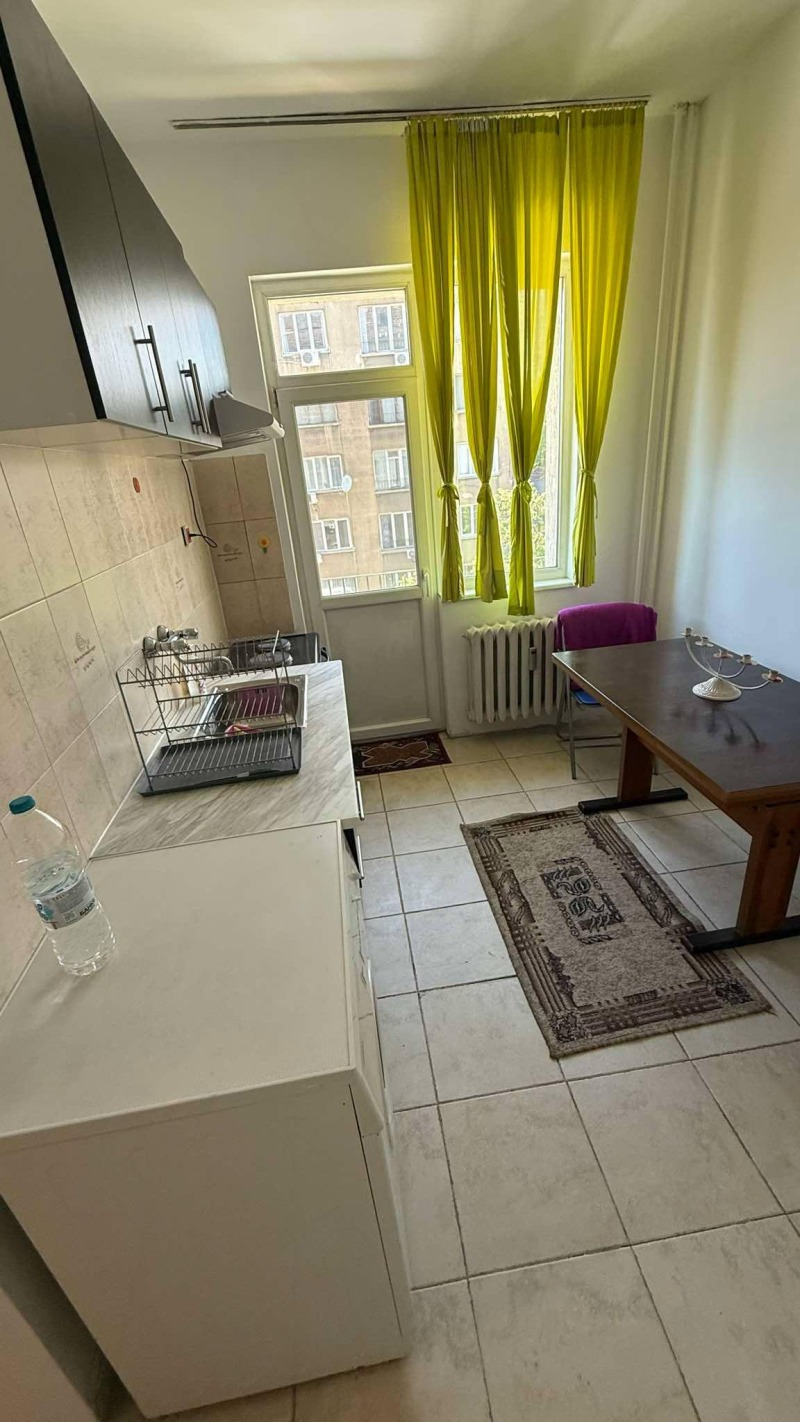 Дава под нем  2-стаен, град София, Център •  325 EUR • ID 80332535 — holmes.bg - [1] 