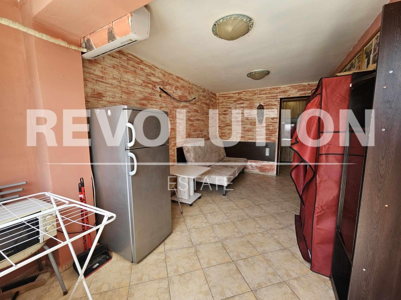 Дава под нем  1-стаен, град Варна, Погреби •  225 € • ID 37505484 — holmes.bg - [1] 