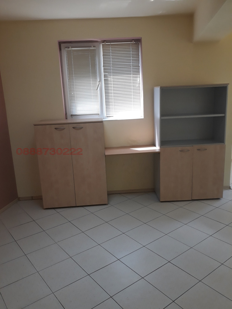 Дава под наем ОФИС, гр. Шумен, Център, снимка 8 - Офиси - 53149939