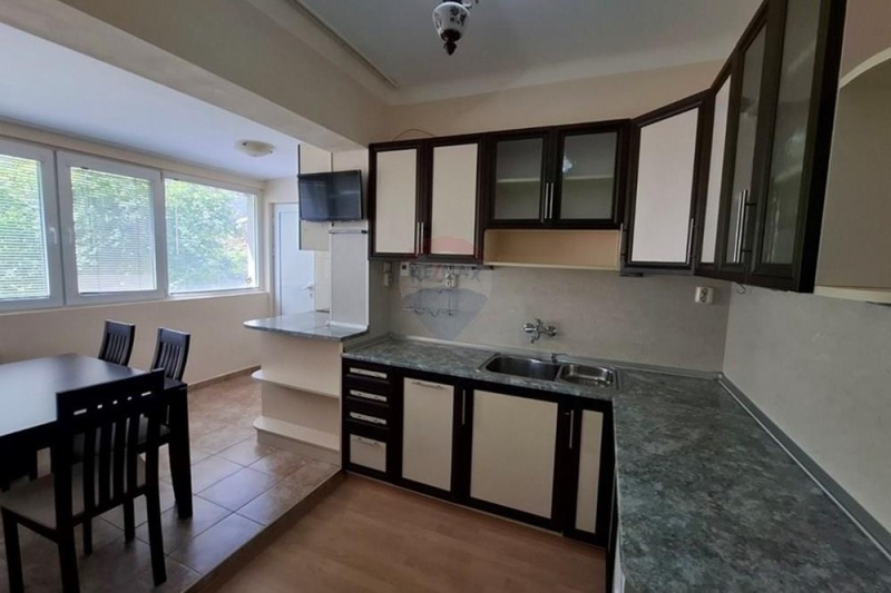Дава под Наем 3-СТАЕН в град Варна, Операта - 87 кв.м / 650 € » 1 271.29 лв., РЕМАКС АКТИВ