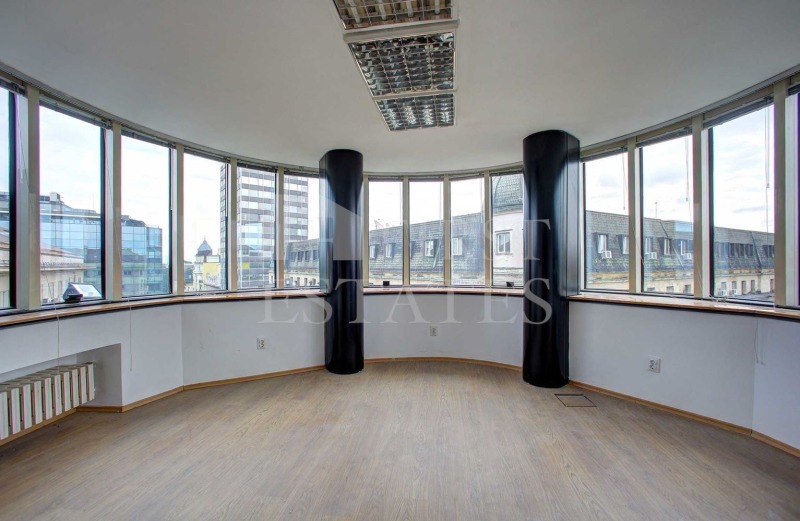 Дава под Наем ОФИС в град София, Център - 180 кв.м / 2 500 € » 4 889.58 лв., КЕЛЪР УИЛЯМС ЦЕНТЪР