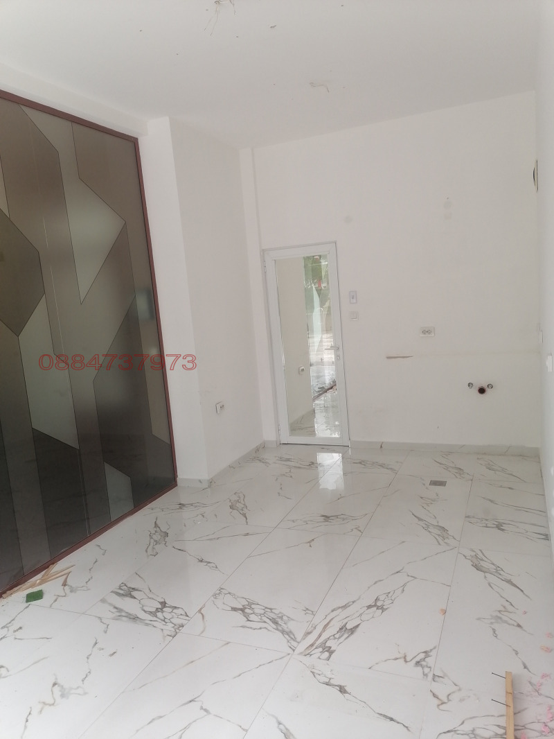 Дава под наем МАГАЗИН, гр. Харманли, област Хасково, снимка 2 - Магазини - 52884563