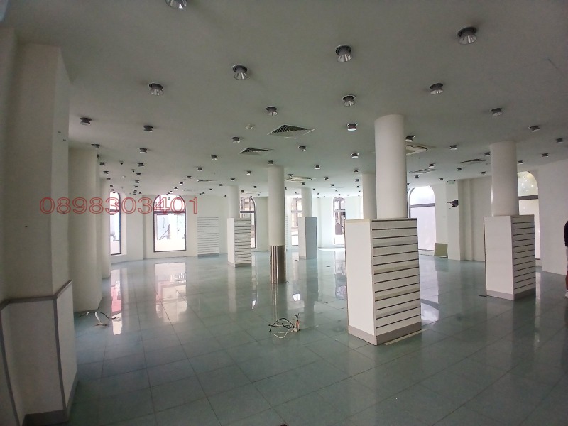 Дава под наем МАГАЗИН, гр. Благоевград, Идеален център, снимка 9 - Магазини - 52785802