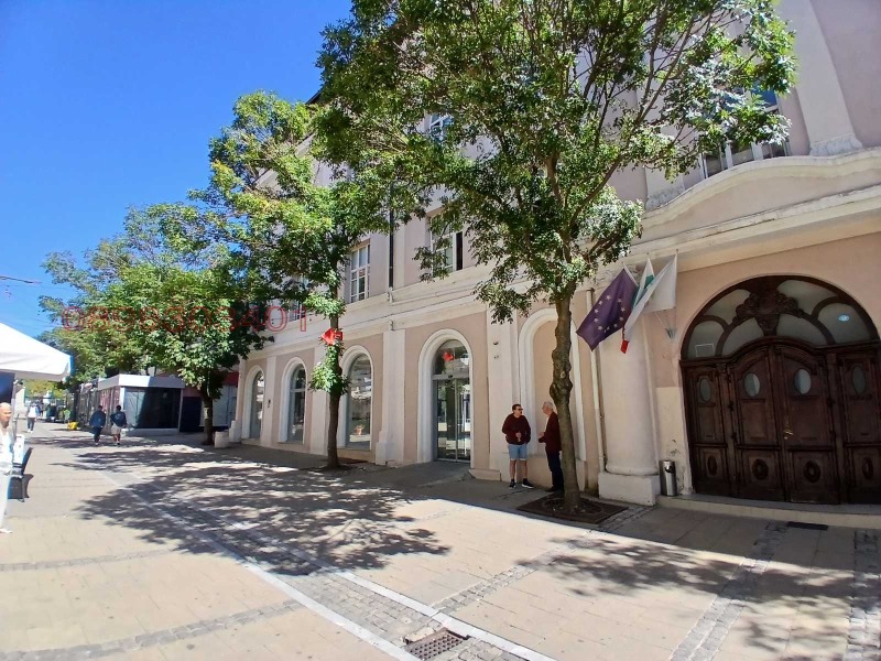 Дава под наем МАГАЗИН, гр. Благоевград, Идеален център, снимка 3 - Магазини - 52785802