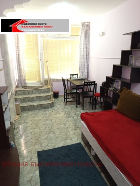 De inchiriat Studio