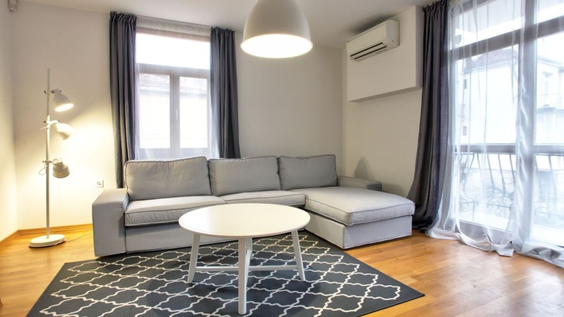 En renta  2 dormitorios Sofia , Tsentar , 130 metros cuadrados | 97333628