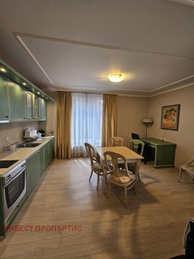 2-стаен град София, Лозенец 8