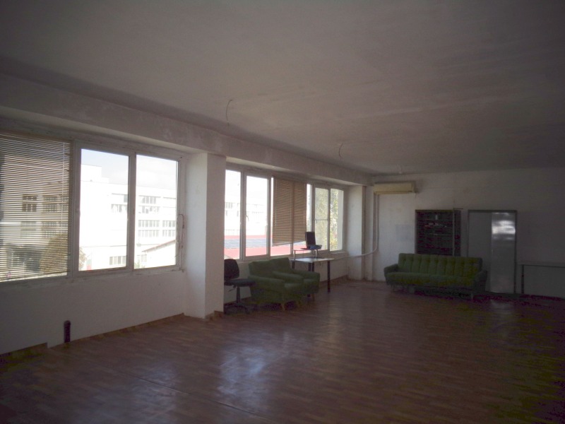 Дава под наем ПРОМ. ПОМЕЩЕНИЕ, гр. София, Захарна фабрика, снимка 12 - Производствени сгради - 52588735