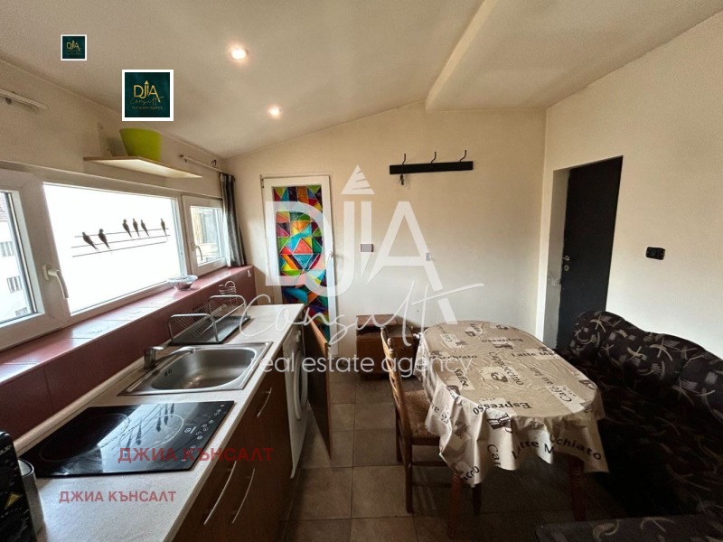 Дава под нем  2-стаен, град София, Център •  450 EUR • ID 56228347 — holmes.bg - [1] 