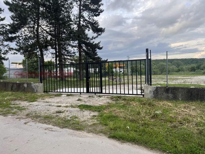 Дава под Наем МЯСТО в област Враца, гр. Мездра - 5591 кв.м / 1 400 € » 2 738.16 лв.