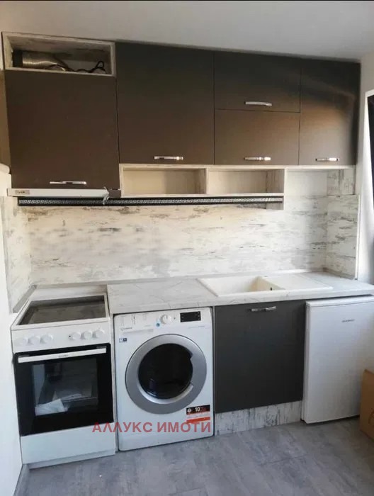 Дава под наем 3-СТАЕН, гр. Русе, Широк център